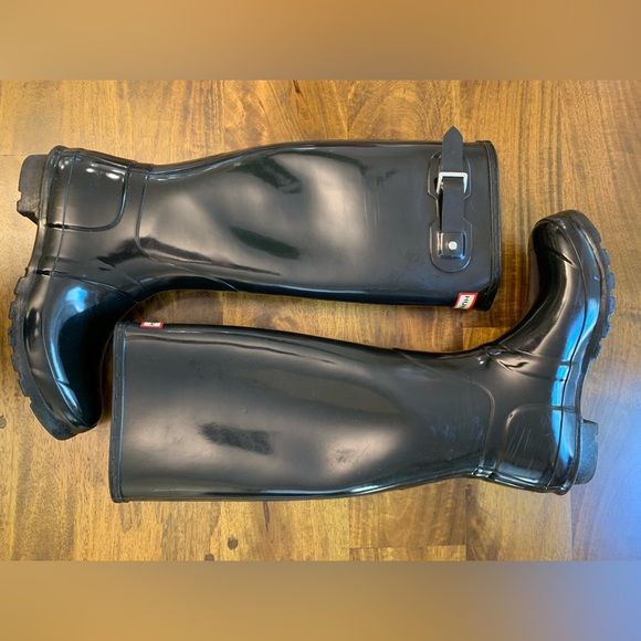 Hunter Original Tall Gloss Black Rain Boots (Size8/39) & Black Knee High Socks - Picture 5 of 16